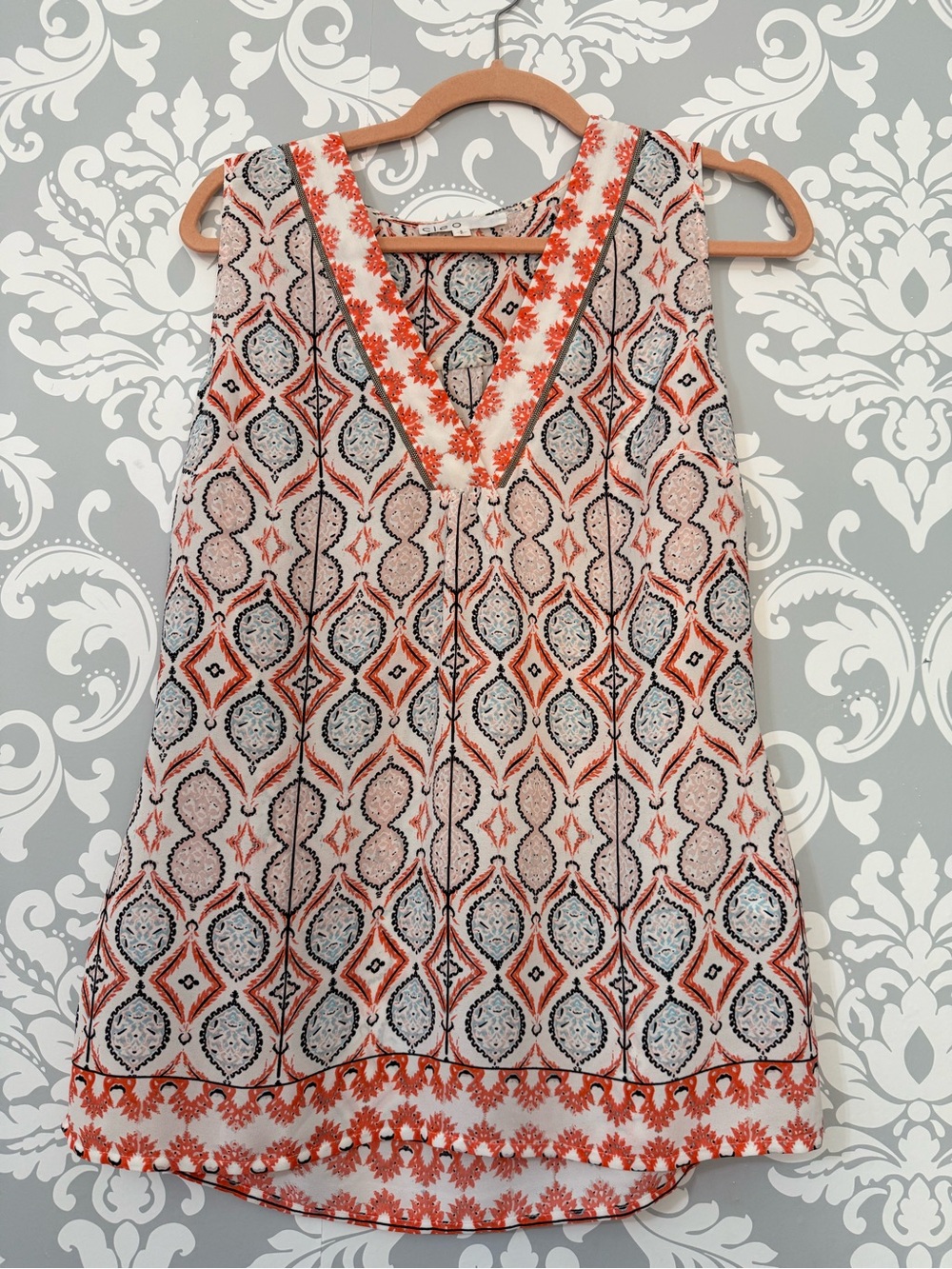 💫4/$25 • Cleo Sleeveless Printed V-Neck Top in Coral and White